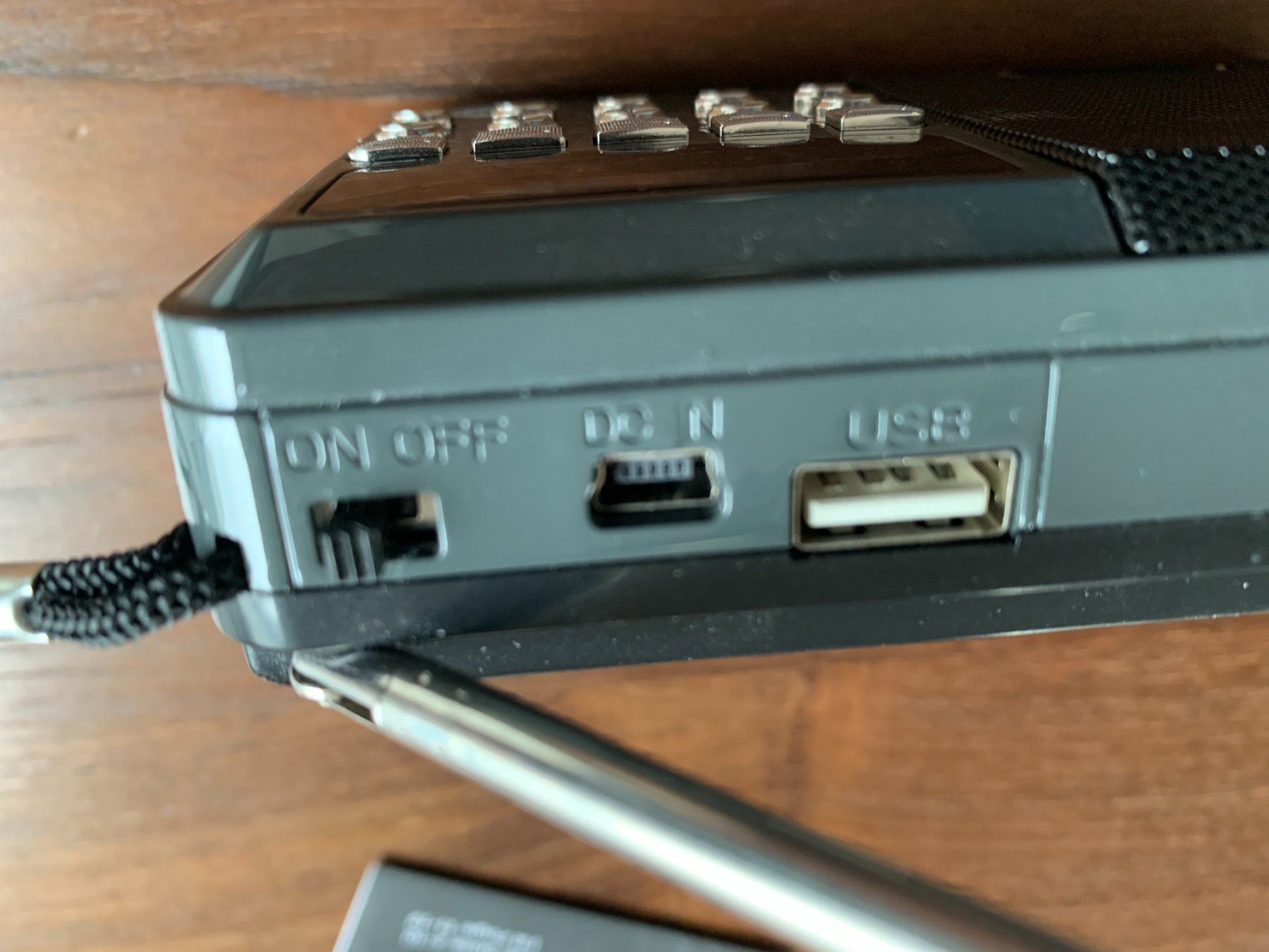 Radio: Akku-Radio mit LED – Usato da Hirzel venduto da BAGY54 5