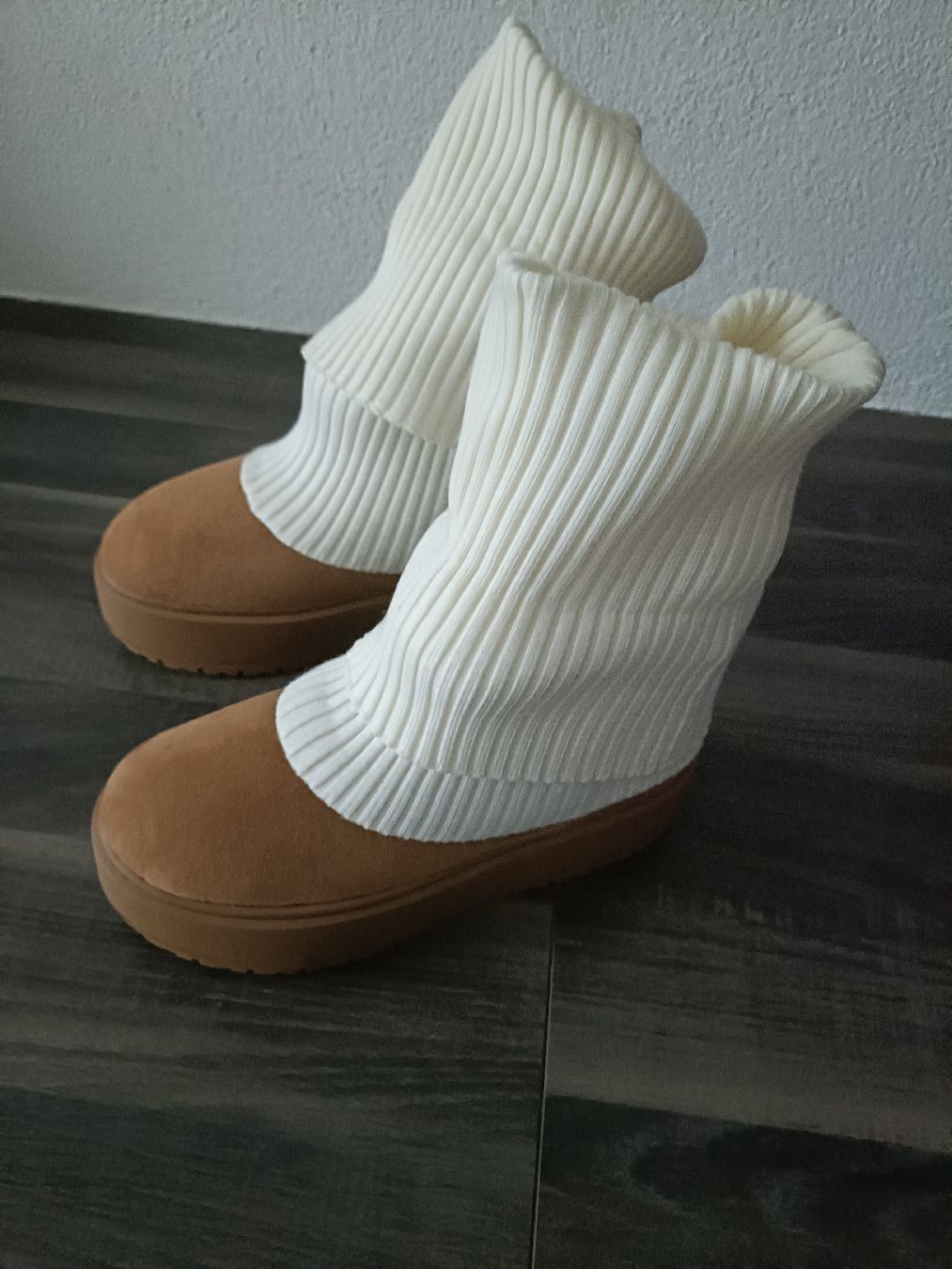 Bershka Scarpe da donna: stiefel New Bershka grosse 36 – Nuovo e nell'imballaggio originale da Domat ems venduto da Marika2213 1