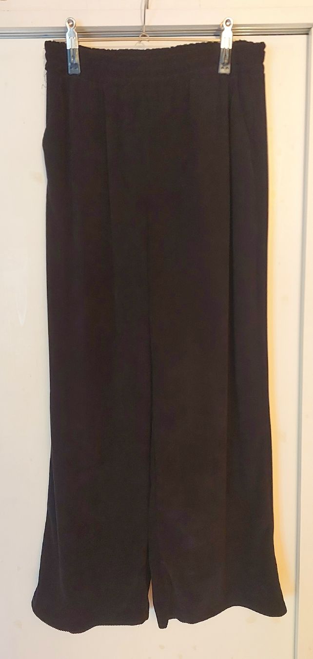Pantalons: Manchester Hose – D'occasion à Brunnen par CHOUCHOU.