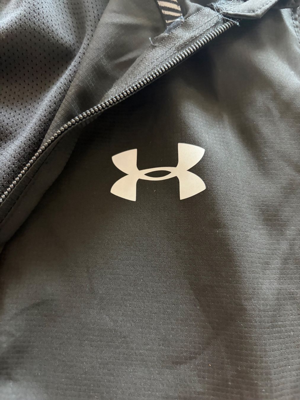 Under Armour Jacken: Under Armour Jacket Black Size M BRAND NEW – Neu (gemäss Beschreibung) aus Oberweningen von dala1. 1