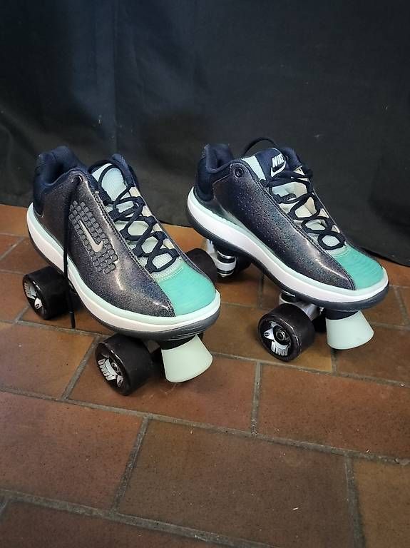 Pattini in linea & Pattini a rotelle: Rollschuhe, neuwertig  – Usato da Buchs AG venduto da ths_j2lz
