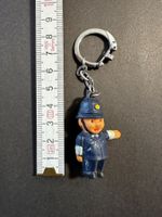 Vintage-Souvenir-Schlüsselanhänger „British Bobby“ 70er