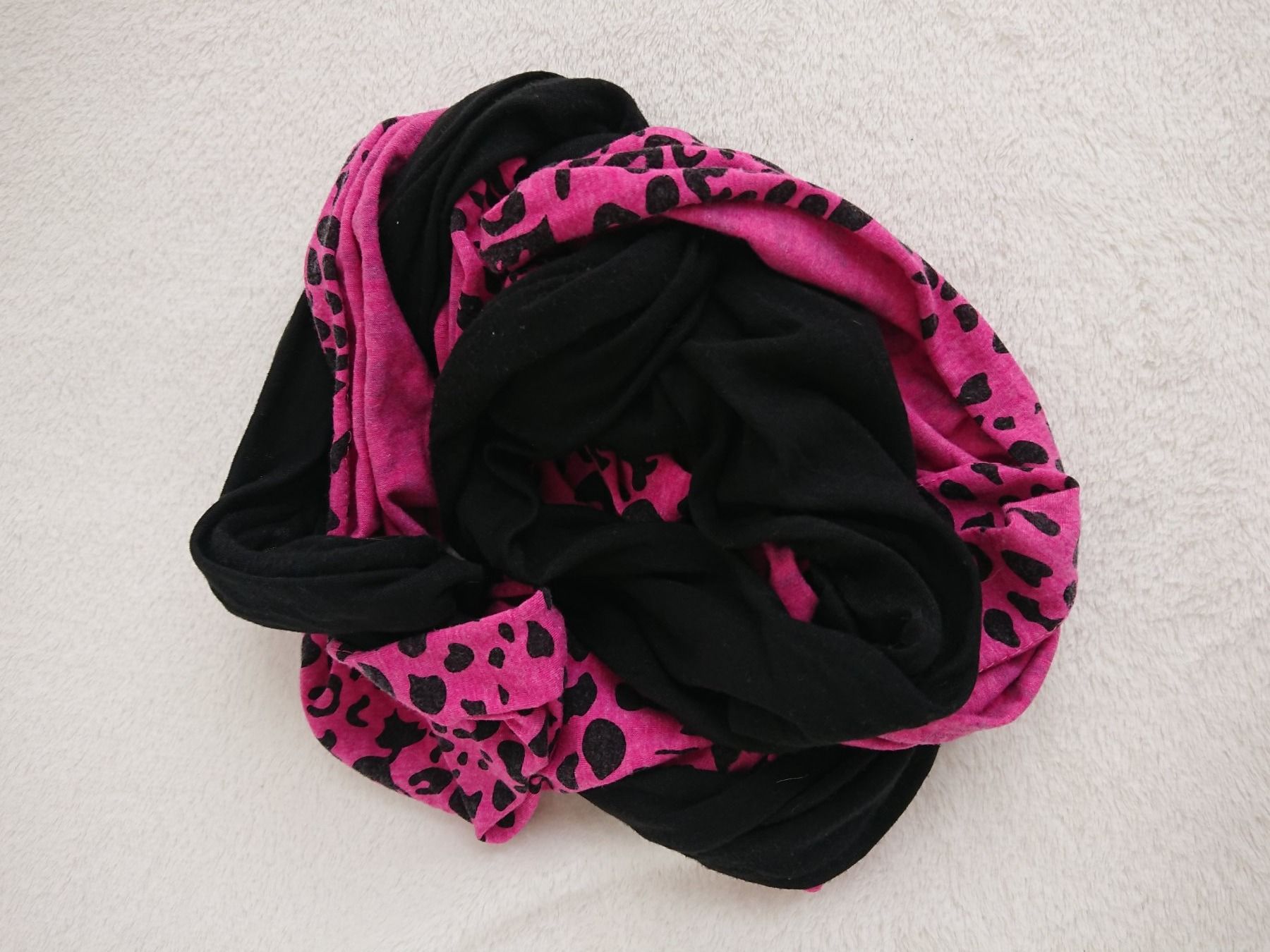 Foulard & Sciarpe: Mädchen Loop Schal Pink Schwarz Leo ca. 20cm x 80cm – Usato da Hallau venduto da CHACLA