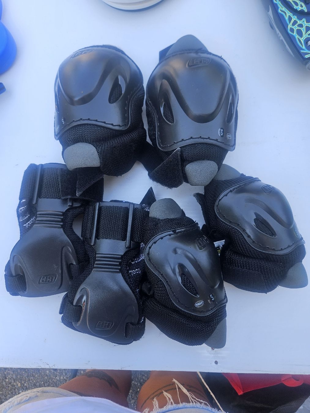 Schutz & Schoner: "Schutzausrüstung Inline Skates Grösse S". – Neu (gemäss Beschreibung) aus Zürich von Liney33