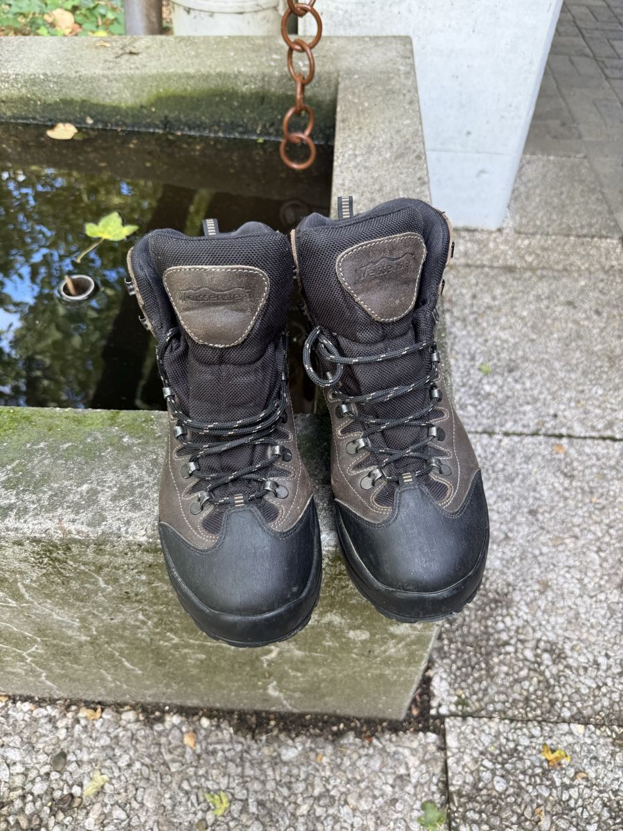 Chaussures hommes: Weissenstein Wanderschuhe Herren, Gr. 43 – D'occasion à Nidau par aillie19