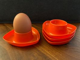 Retro! 4er Set Vintage Eierbecher aus Kunststoff, orange/rot