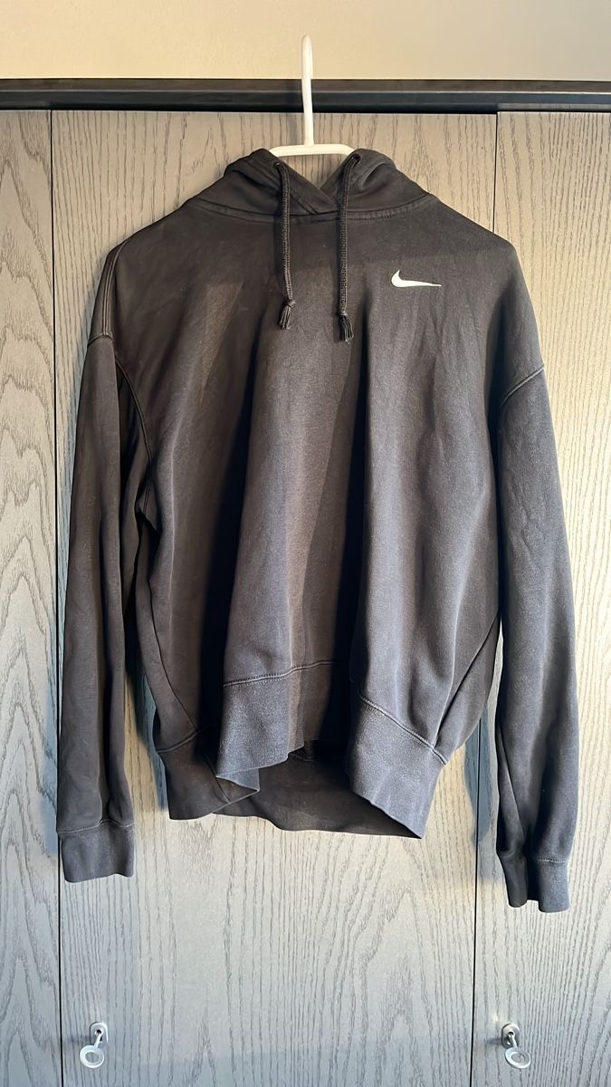Nike Maglioni & Felpe: Sweat à capuche Nike noir – Usato da Le Locle venduto da Ophelie.hugy