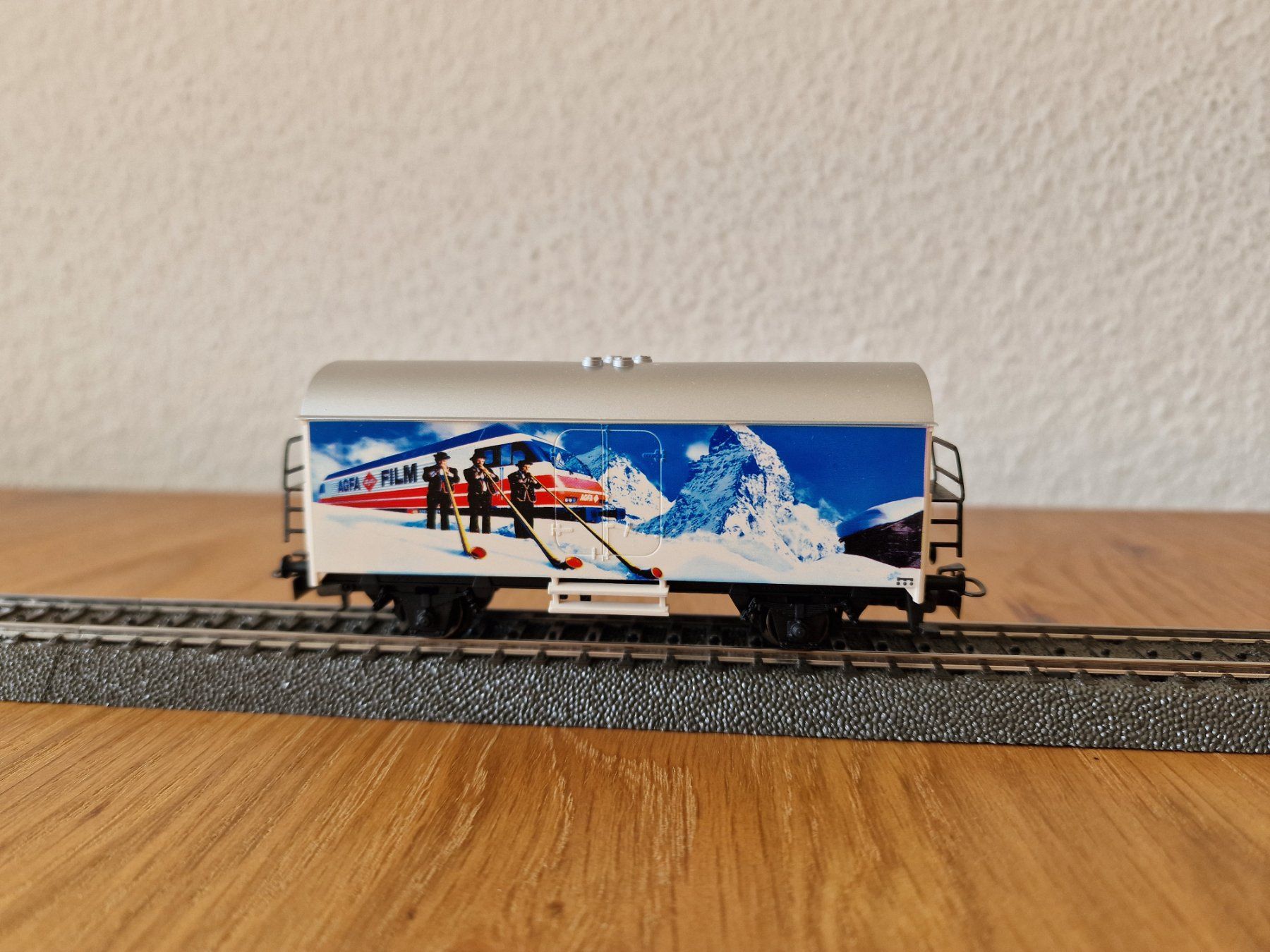 Märklin Modelleisenbahnen: Märklin Sonderwagen AGFA H0 – Gebraucht aus Matten b. Interlaken von lor_hr9w