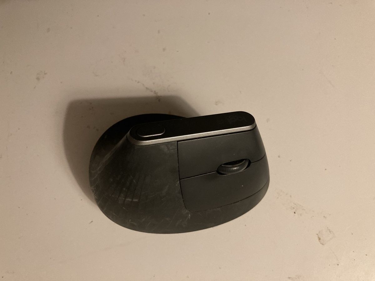 Logitech Mouse: Logitech vertikale Maus – Usato da Flawil venduto da rcnkr 1