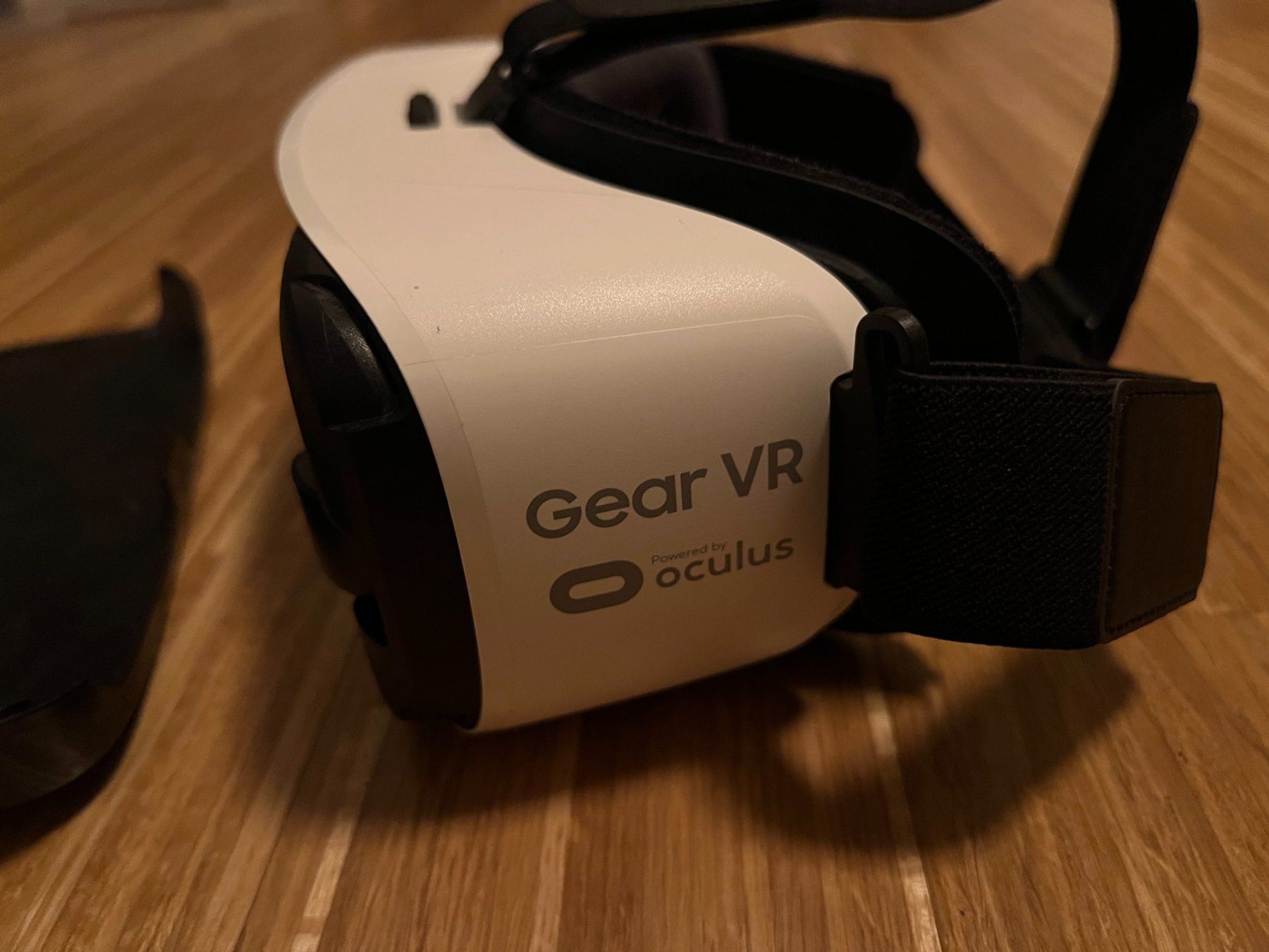 Samsung Casco VR: Samsung Gear VR (Oculus) – Usato da Zürich venduto da gozuri