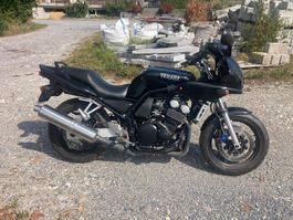 Yamaha FZS600 tiefergelegt