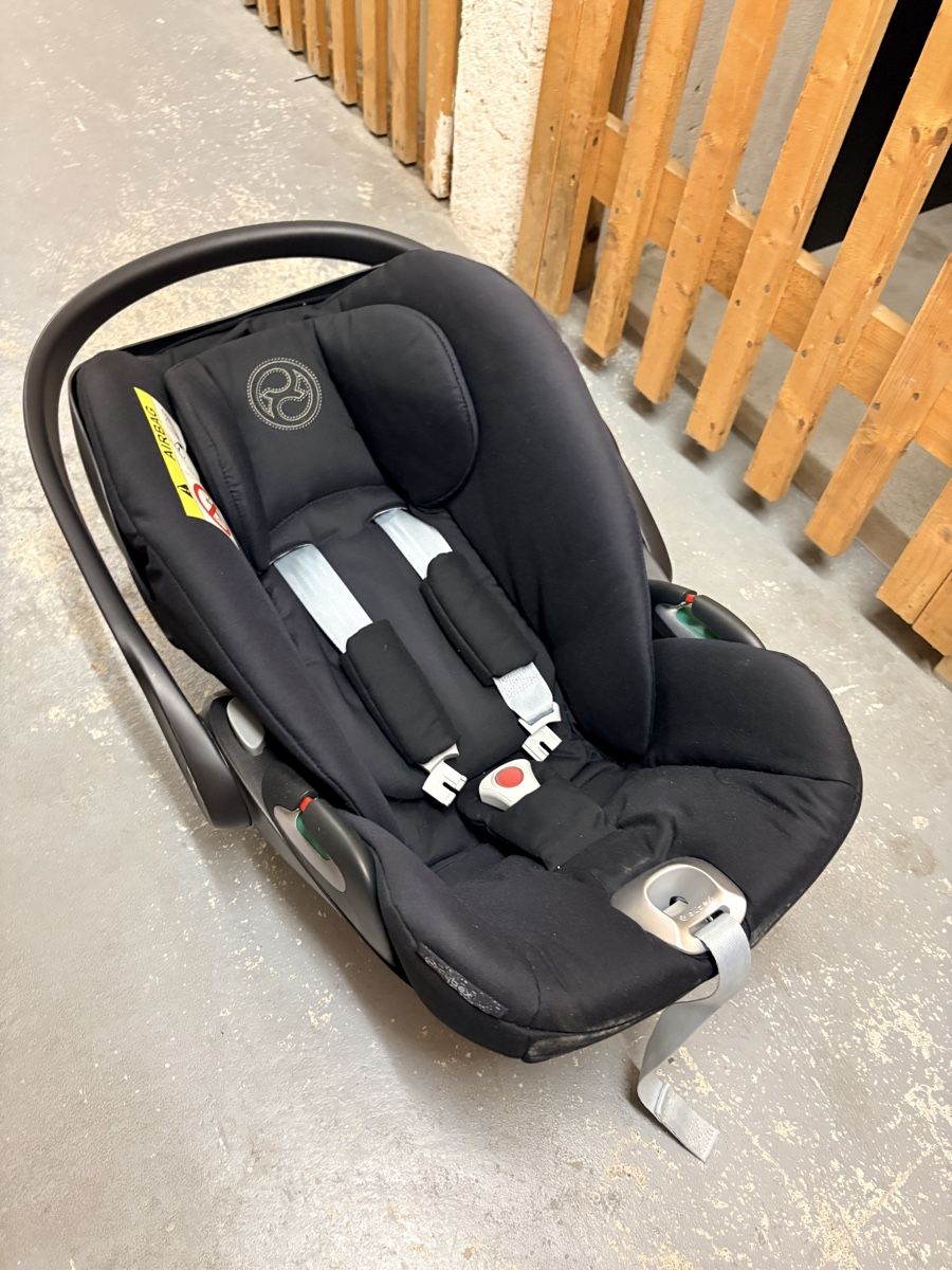 Cybex Seggiolini per auto: Babyschale Cybex schwarz Cloud T i-Size – Usato da Winterthur venduto da dan_8tlm 2