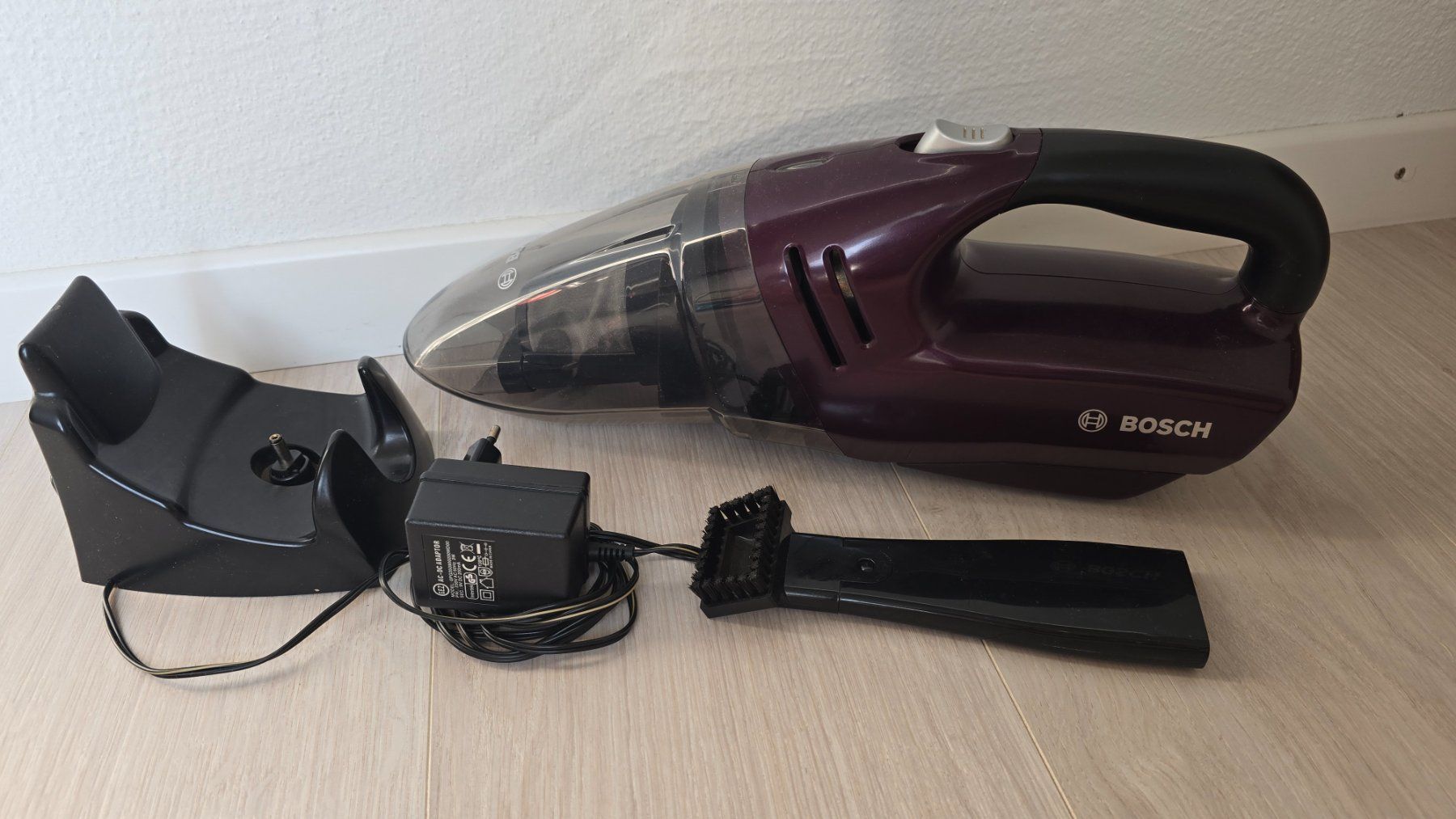 Bosch Staubsauger & Zubehör: Handstaubsauger Bosch 45W – Gebraucht aus Buchs ZH von Reto_981