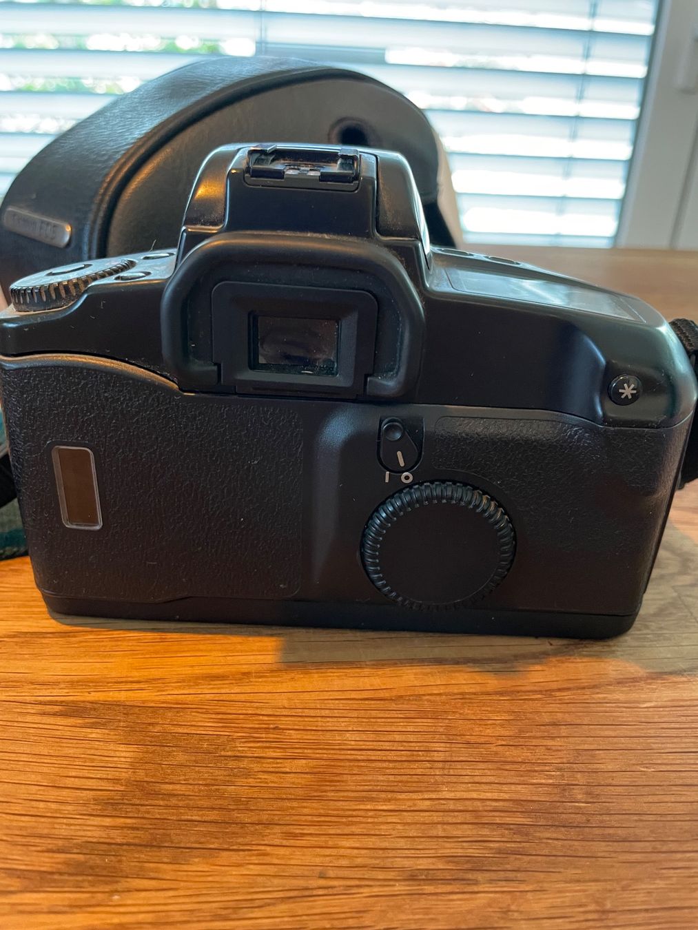 Canon Fotocamera: Canon EOS 100 Kamera mit Objektiv – Usato da Bülach venduto da bjoernbenny 3