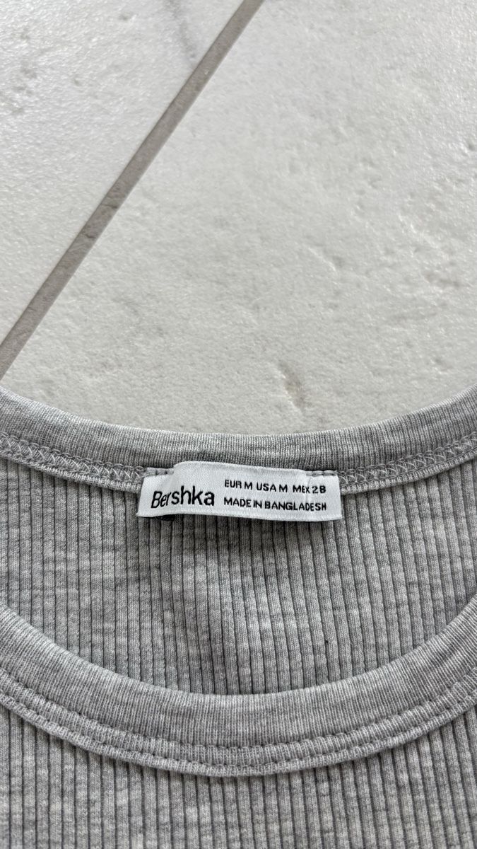 Bershka Top: Bershka Ripp-Top M Grau – Usato da Seengen venduto da sa_land 2