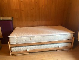 Super ausziehbares Gästebett mit Matratzen zu verkaufen