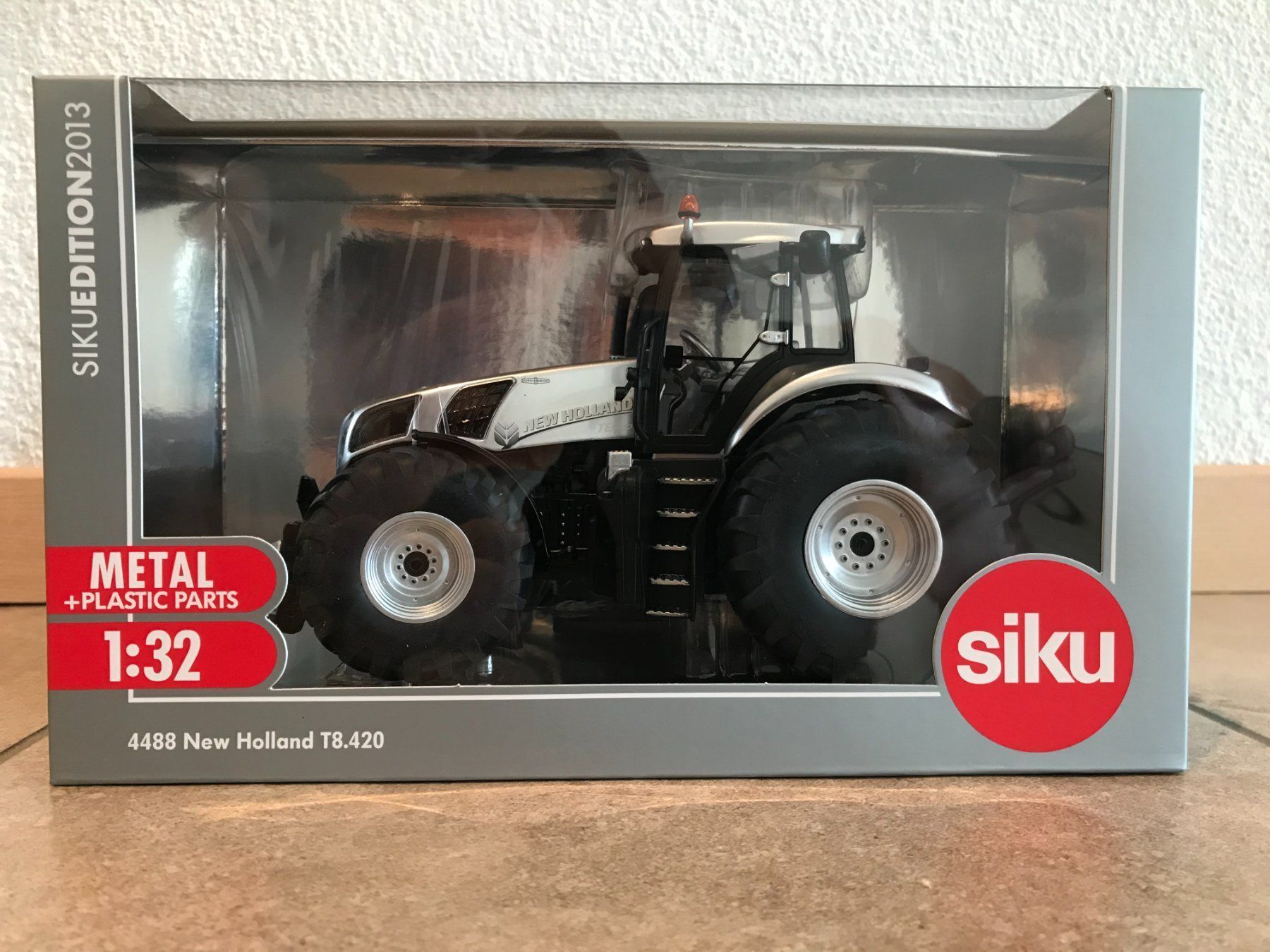 New Holland Trattori: SIKU New Holland T8.420 – Nuovo e nell'imballaggio originale da Kreuzlingen venduto da Stefan1150 3