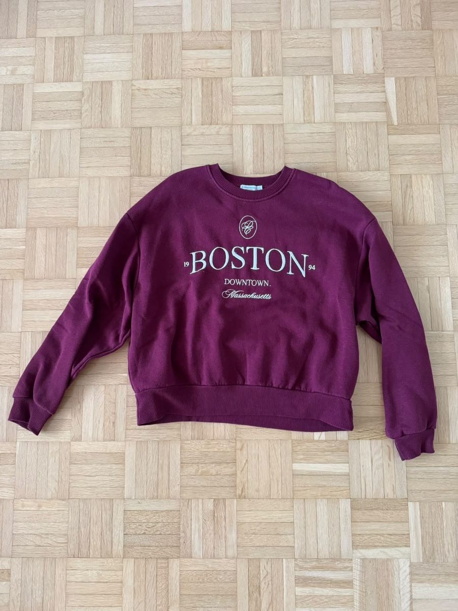 Stradivarius Pullover & Sweatshirts: Pullover Boston Downtown Massachusetts dunkelrot Grösse S – Neu (gemäss Beschreibung) aus St. Gallen von Xbylucas