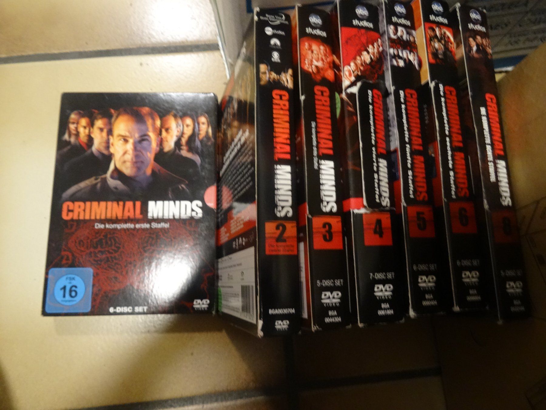 Tutti i DVDs: Criminal Minds DVD Staffel 1-6 + 8 – Usato da Olten venduto da Disc-Ausverkauf 1