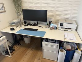 Schreibtisch weiss höhenverstellbar guter Zustand