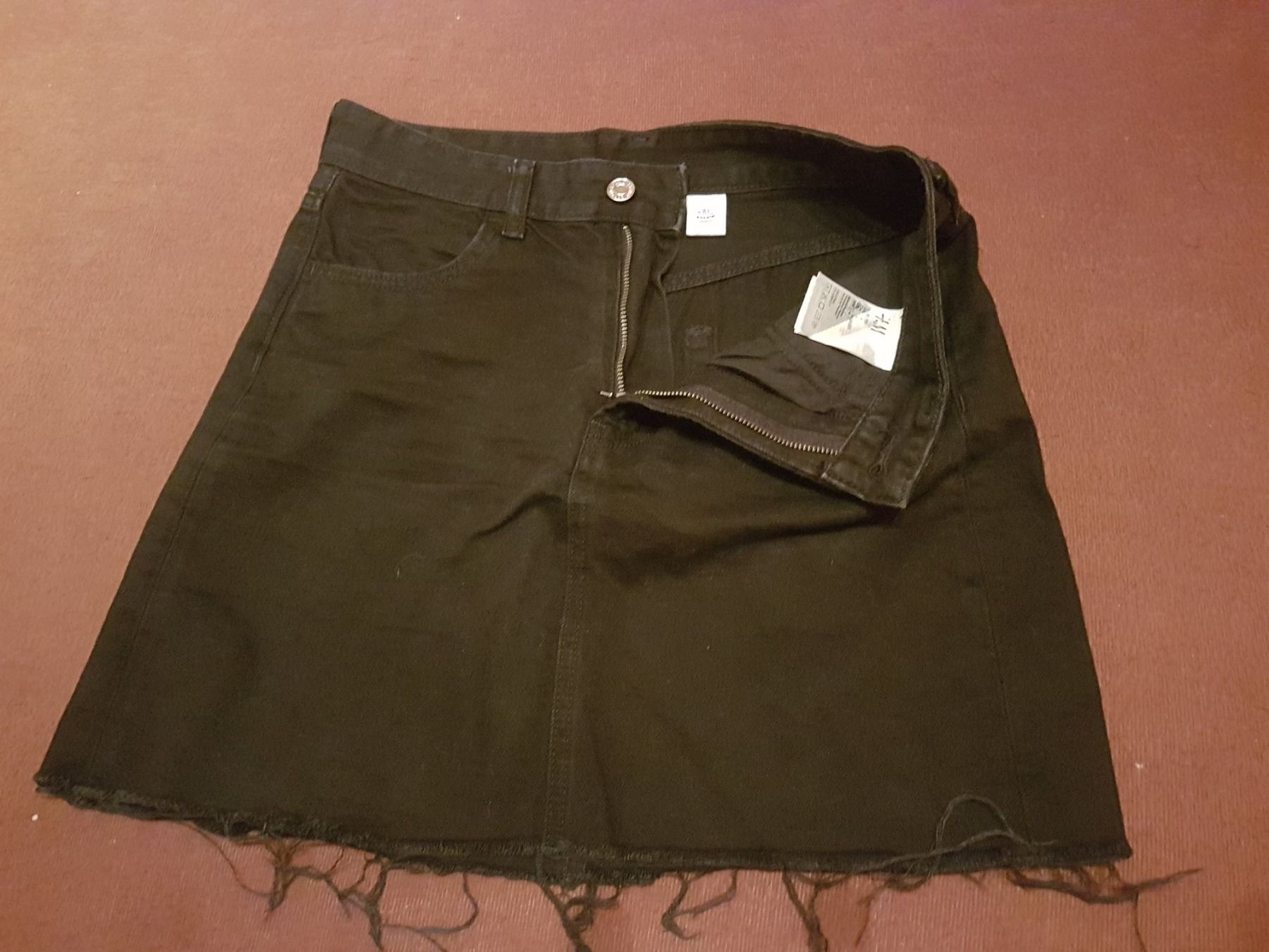 H&M Gonne: Jupe noire taille 36 marque H&M – Usato da Villiers venduto da san_jn5w 2