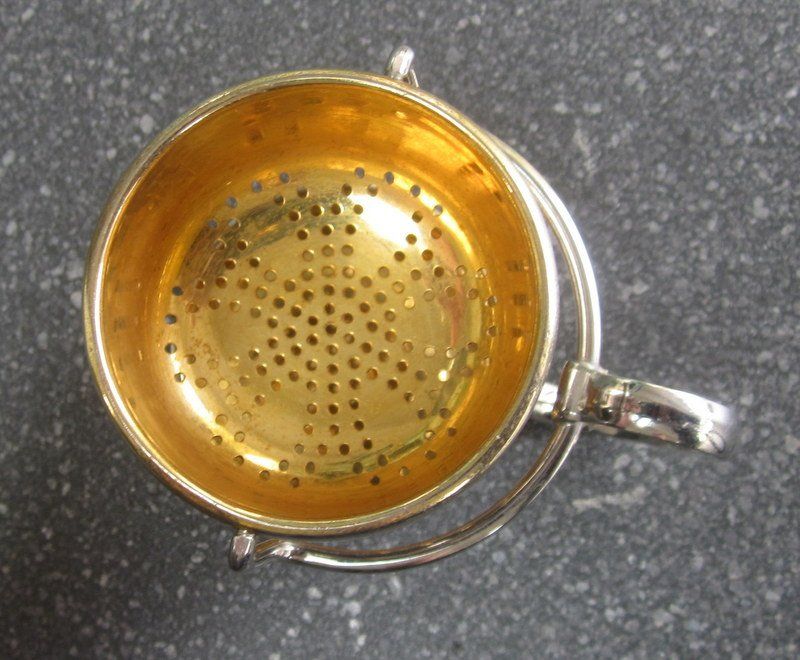 Elettrodomestici da cucina: Teebeutelhalter / Sieb mit Tropfschale aus Metall – Usato da Bischofszell venduto da raika 4