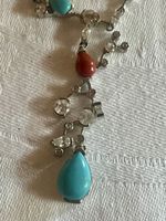 Kette mit Korallen, Tuerkis