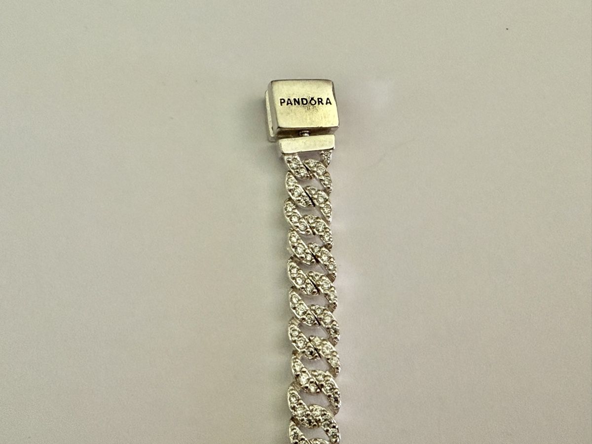 Pandora Bracelets: Pandora Armband, Silber mit Steinen – Neuf avec emballage d'origine à Zürich par daki81 1
