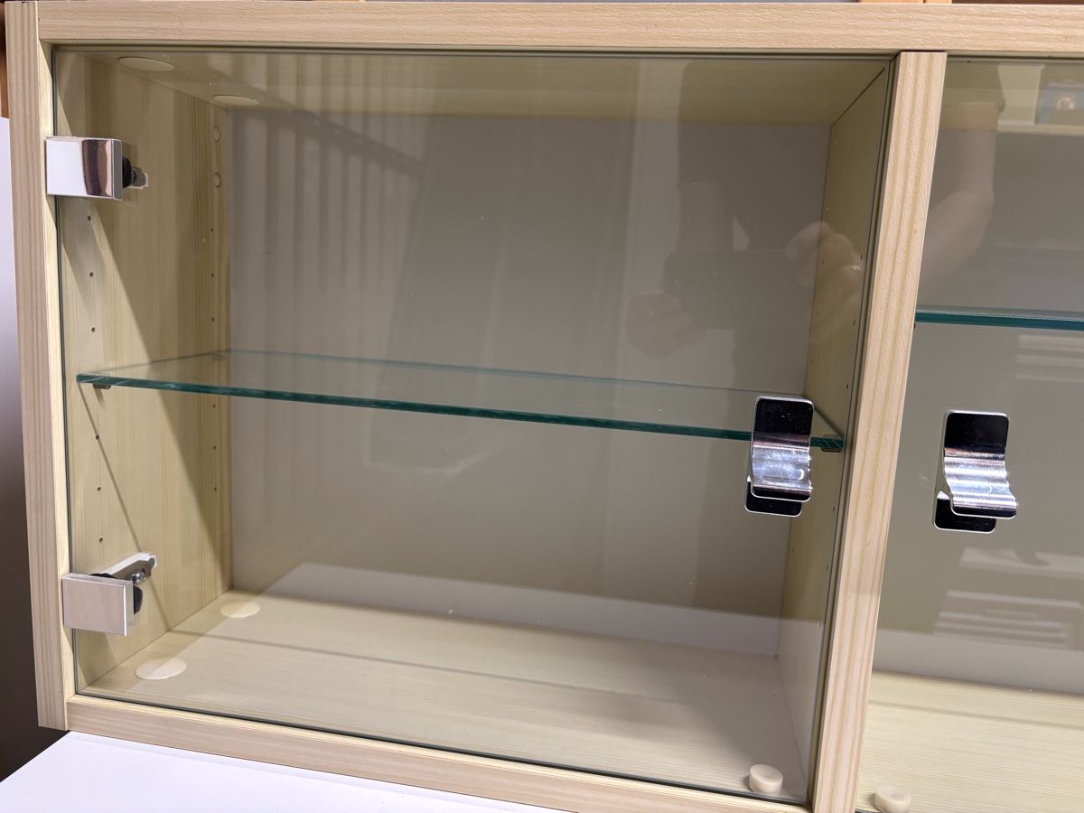 Vitrines: Vitrine hell Holzoptik mit Glastüren zwei Fächer – D'occasion à Lüchingen par Ricardo_9450 2