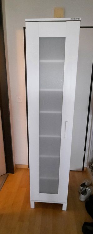 Einfacher Schmaler Schrank 5 Buchstaben