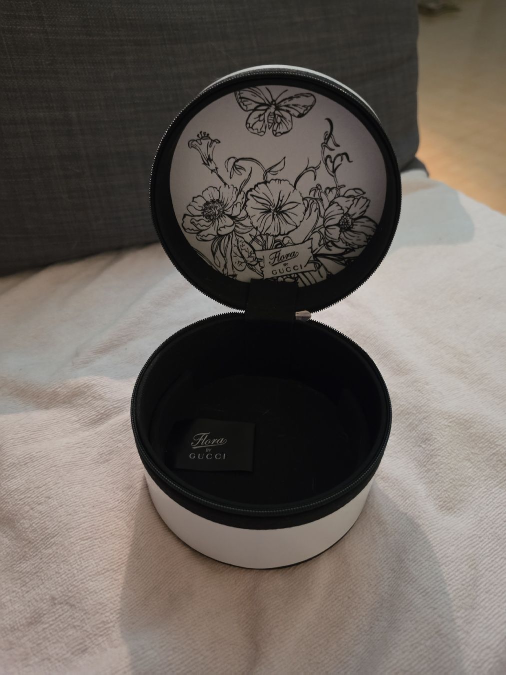 Contenitori & Simili: GUCCI Dose – Usato da Wittenbach venduto da Handfest