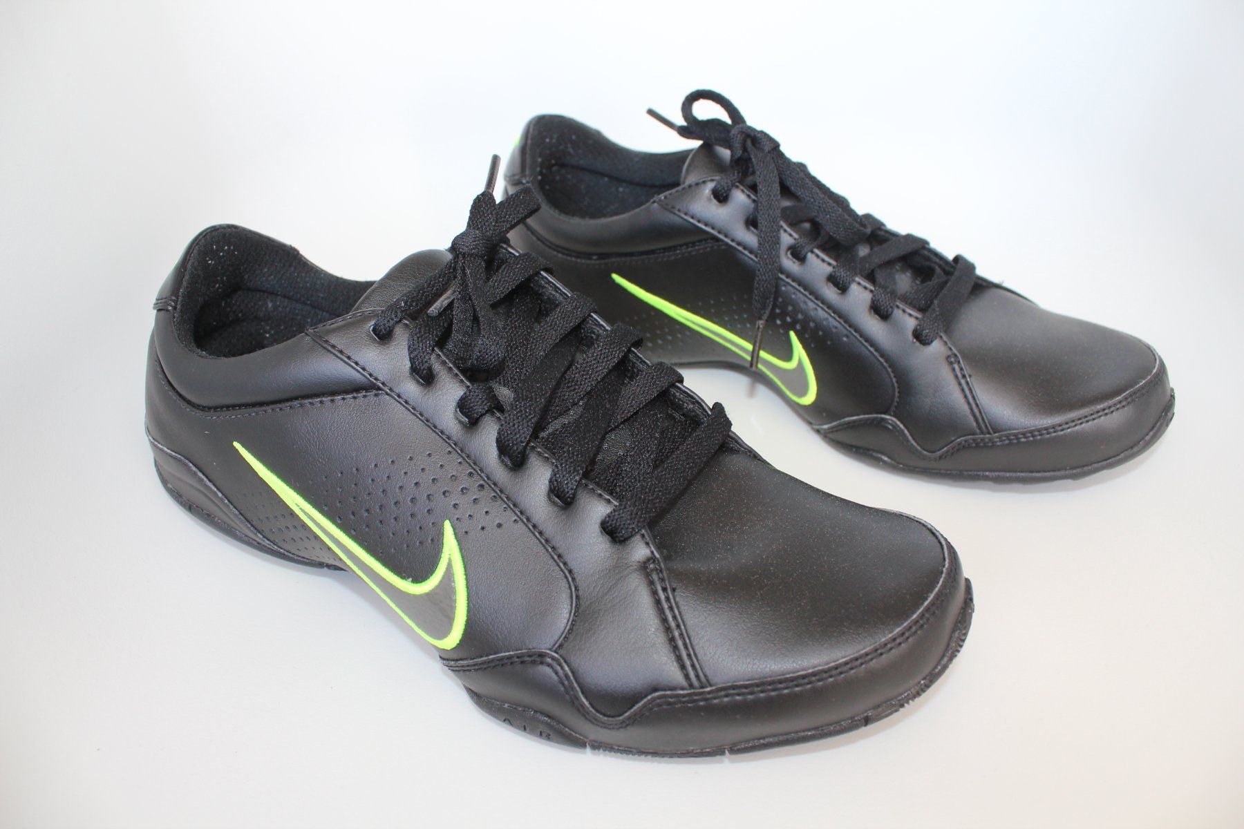 Nike Scarpe da uomo: Chaussures Nike air t. 44 – Usato da Peseux venduto da Gilloss 2