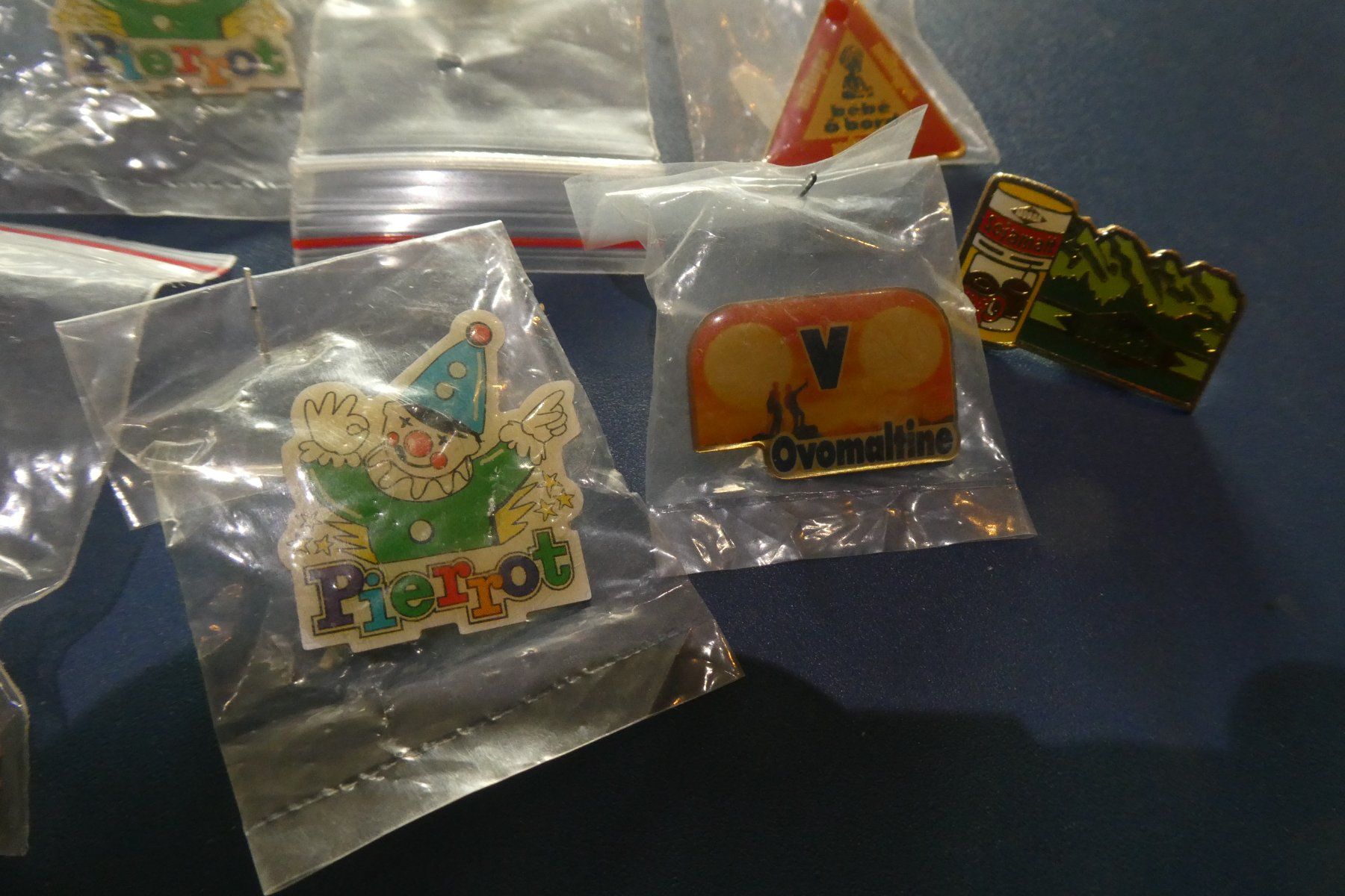 Placchette & Badge: Pins divers – Usato da Fontaines NE venduto da monloisir 2