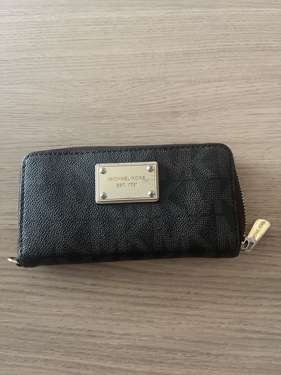 Michael Kors Portafogli: Michael Kors Brown Wallet - Compact and Stylish! – Usato da Kloten venduto da Sz.Cz11
