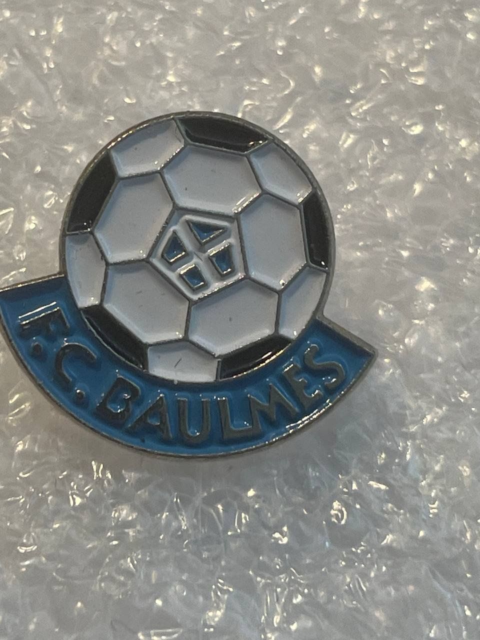 Placchette & Badge: 194. Pin - FC Baulmes – Usato da Luzern venduto da Irek