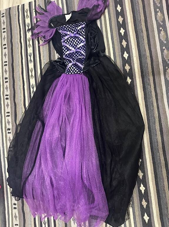 Costumi: Hexen Kleid  – Usato da Rapperswil BE venduto da aro_66tx