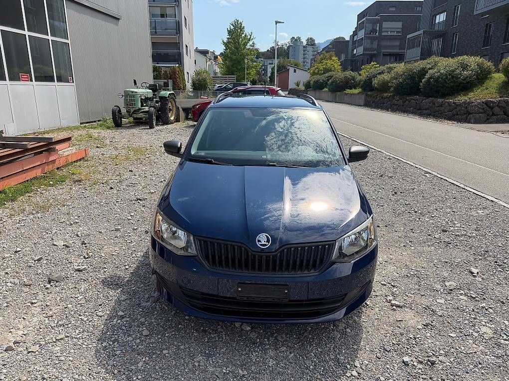 Autos: Skoda Fabia 1.0 MPI Active – D'occasion à Goldau par Noobonwork