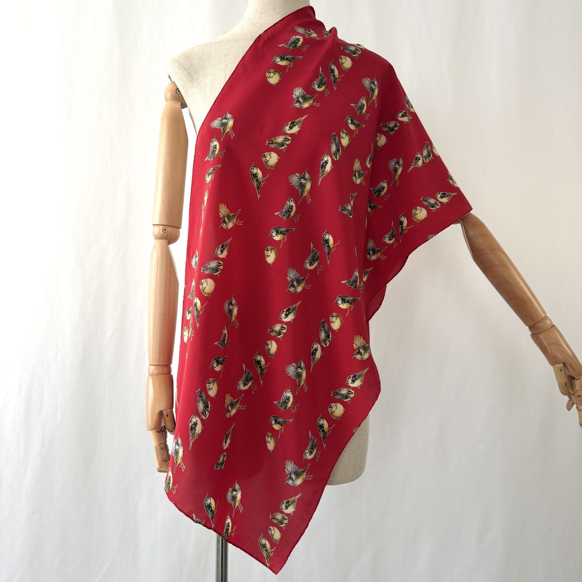 Fabric Frontline Foulard & Sciarpe: FABRIC FRONTLINE Silk Scarf – Nuovo (secondo la descrizione) da Emmen venduto da Nightingale_2022 1