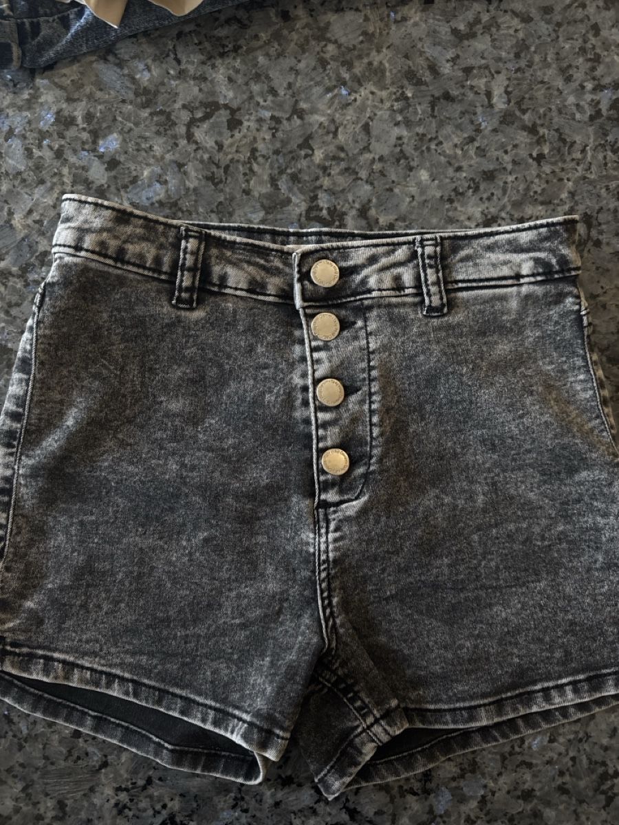 Tally Weijl Kleiderpakete: Lots de Shorts Tally Weijl  – Neu (gemäss Beschreibung) aus Malleray von sam_9bkx 5