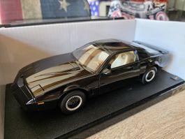 Knight Rider "K.I.T.T." Knight Industries Two Thousand 1:18 