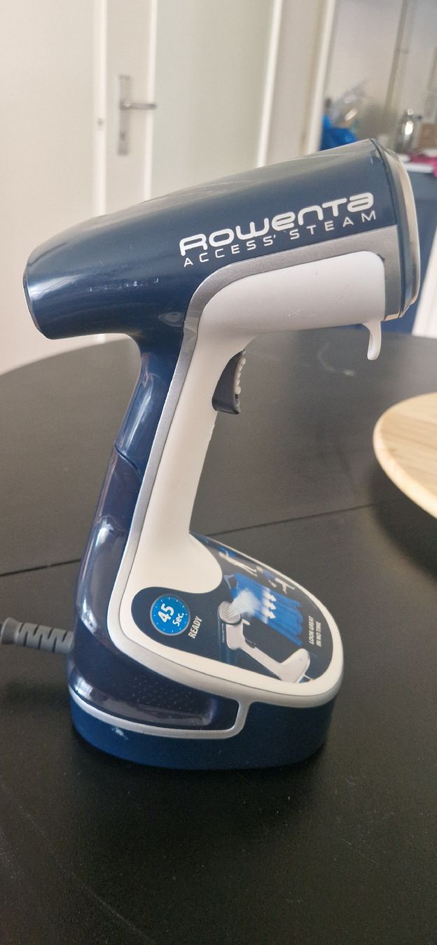 Rowenta Bügeleisen: Rowenta Access Steam Handheld Garment Steamer Used – Gebraucht aus Prilly von kea_2jq5