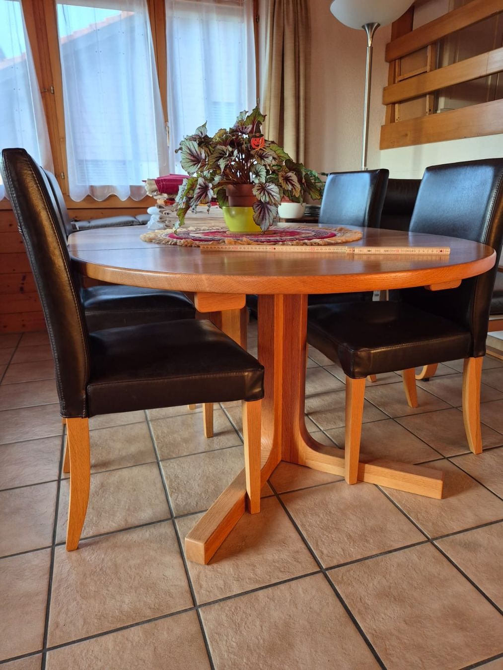 Ikea Stühle: Lederstühle Henriksdal – Gebraucht aus Kerzers von pet_w2sd 3