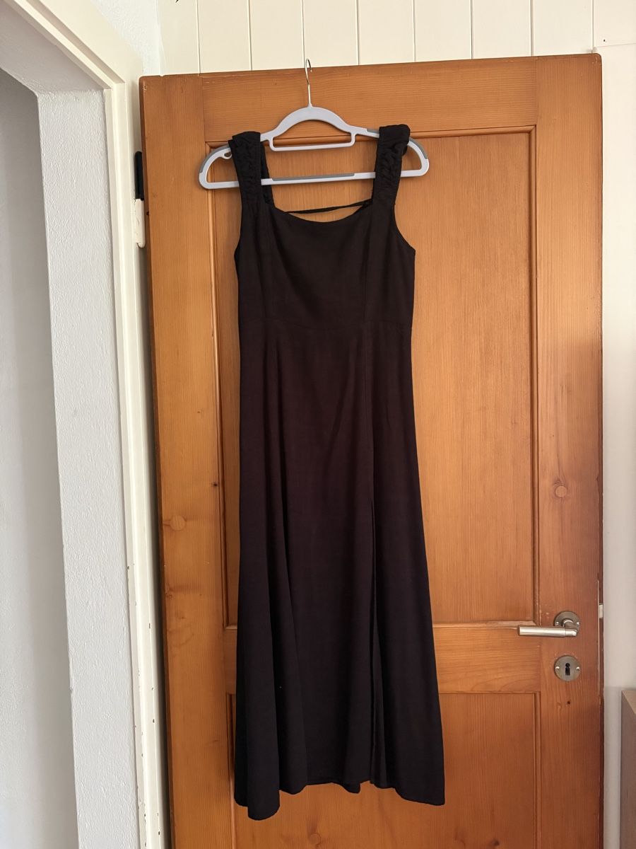 Stradivarius Robes: black summer dress – D'occasion à Grindelwald par juliacieeslak 1