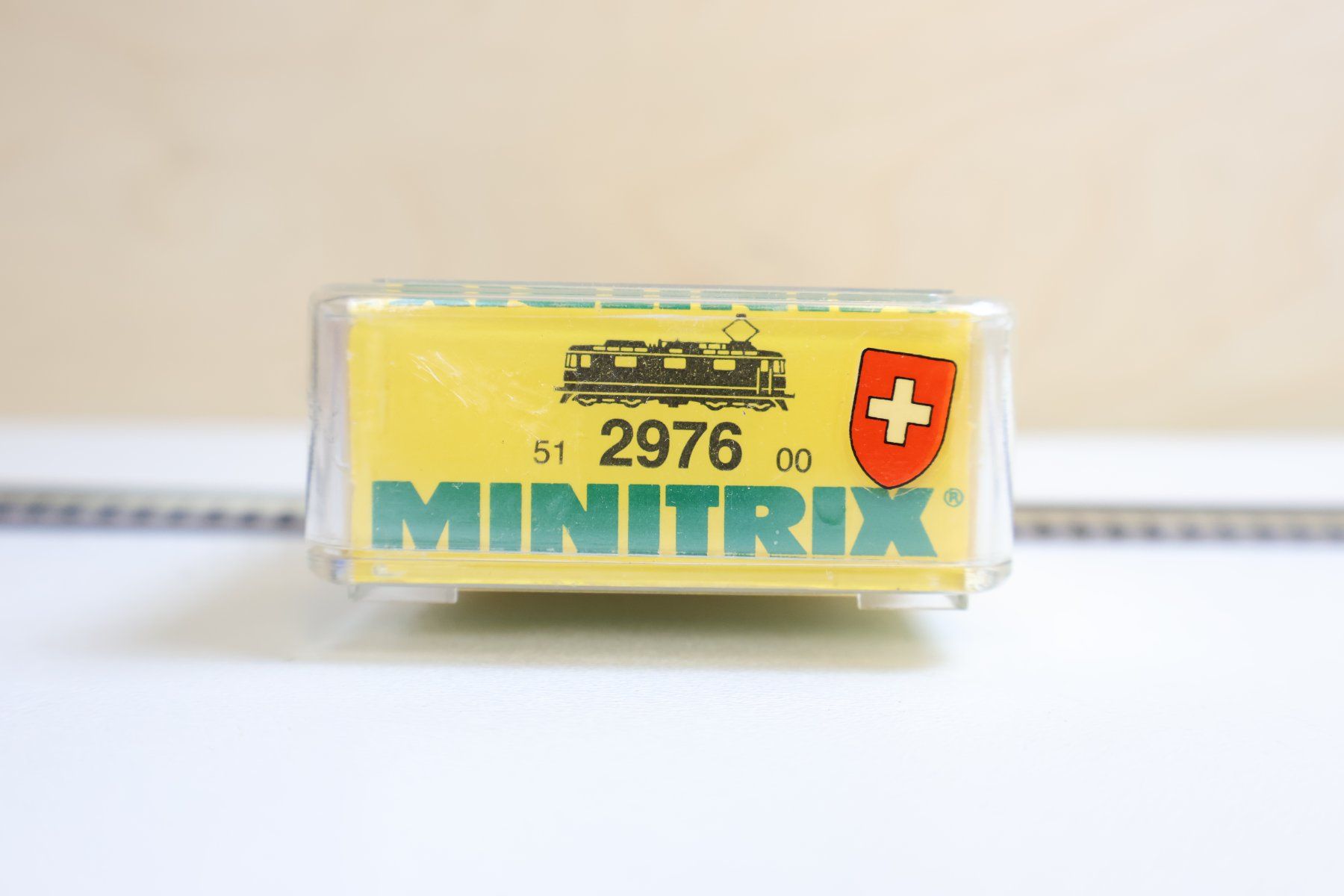 Trix Modelleisenbahnen: Minitrix SBB "Rot" Re 4/4 E-Lok Spur N - Top Modell – Gebraucht aus Winterthur von Monstera 8