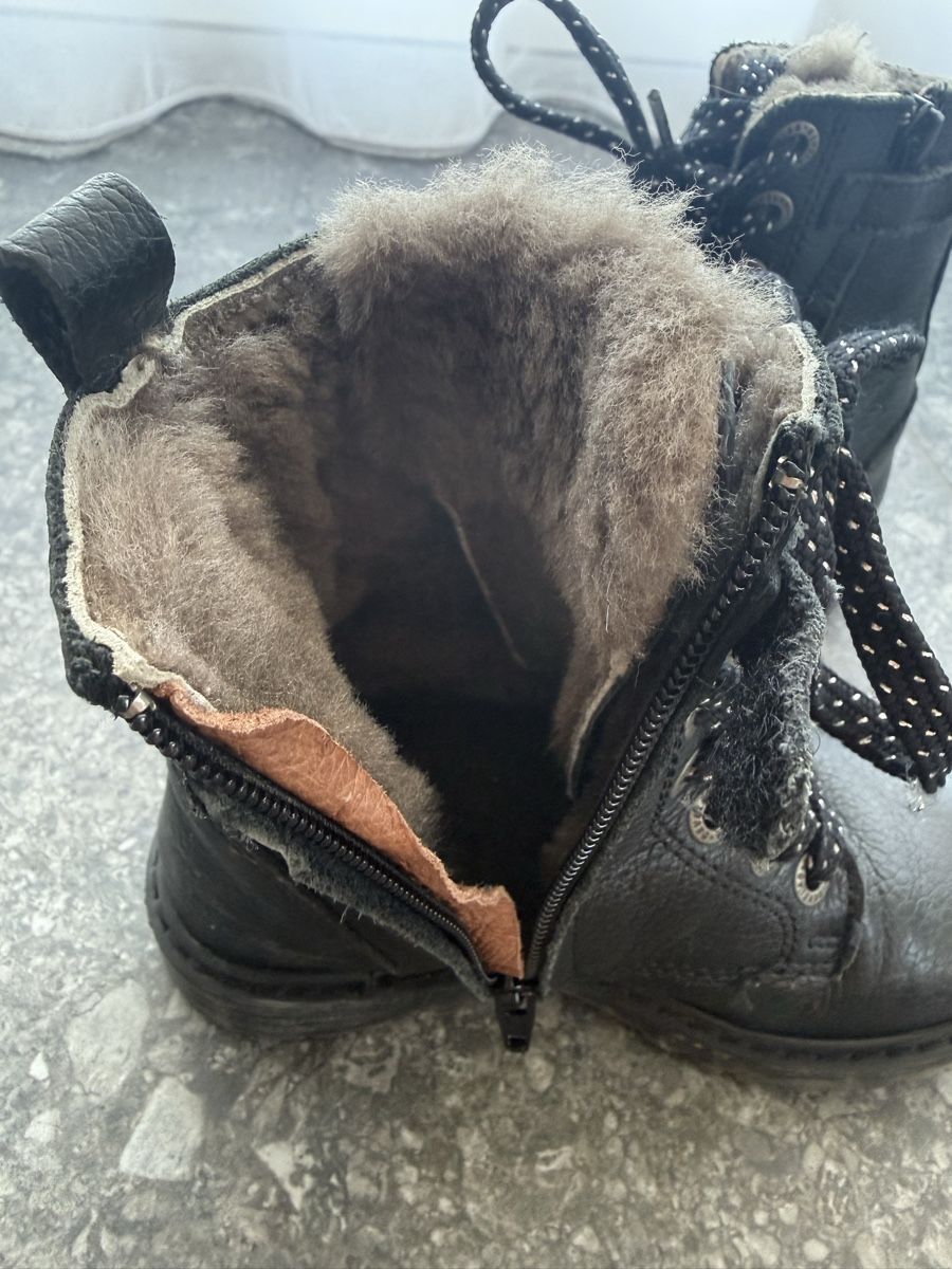 Chaussures garçon: Winterstiefel Kinder grösse 28  – D'occasion à Bülach par aah_hp6g 1
