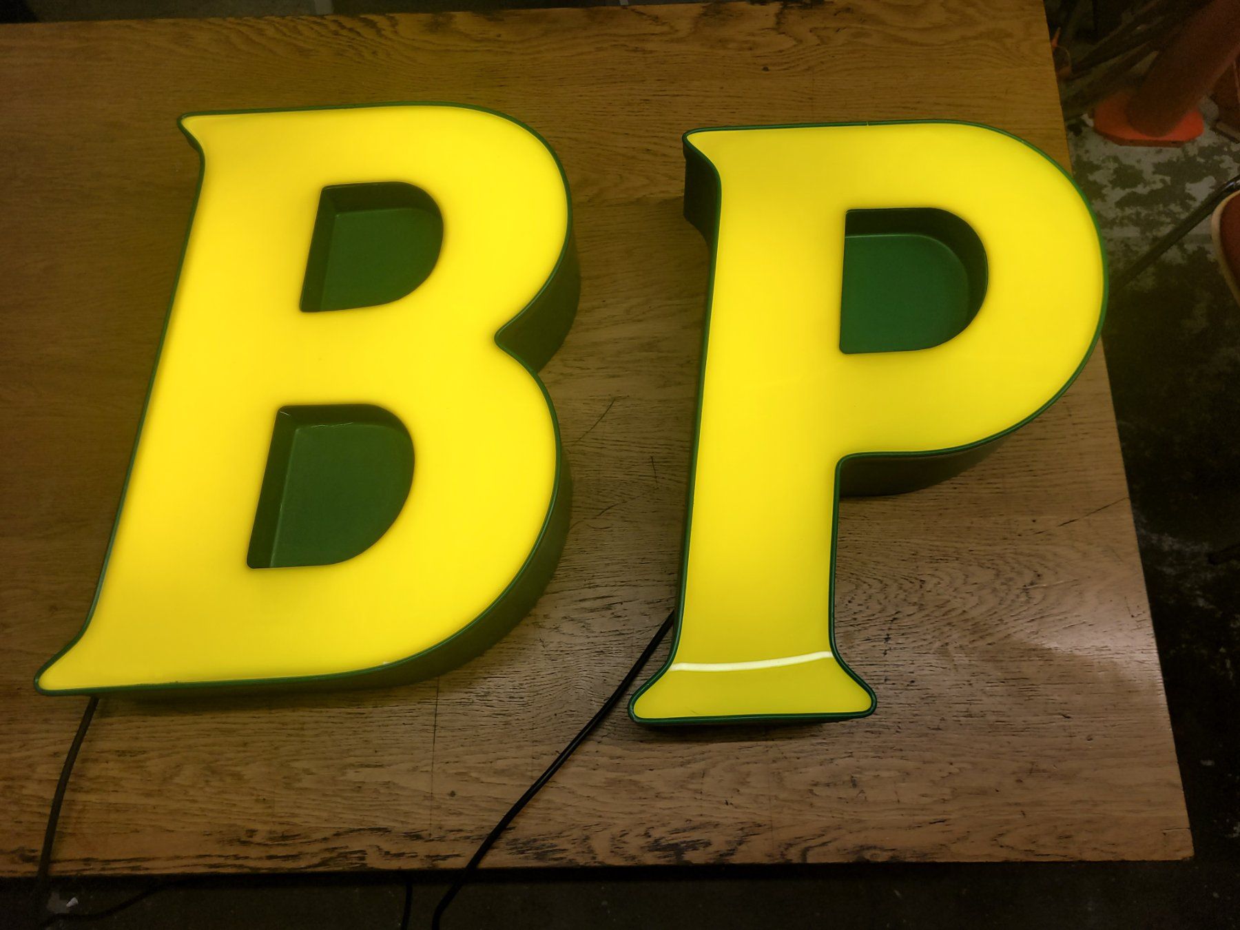 Schilder: BP - Leuchtreklame/ Leuchtbuchstaben – Gebraucht aus Merenschwand von fidu07