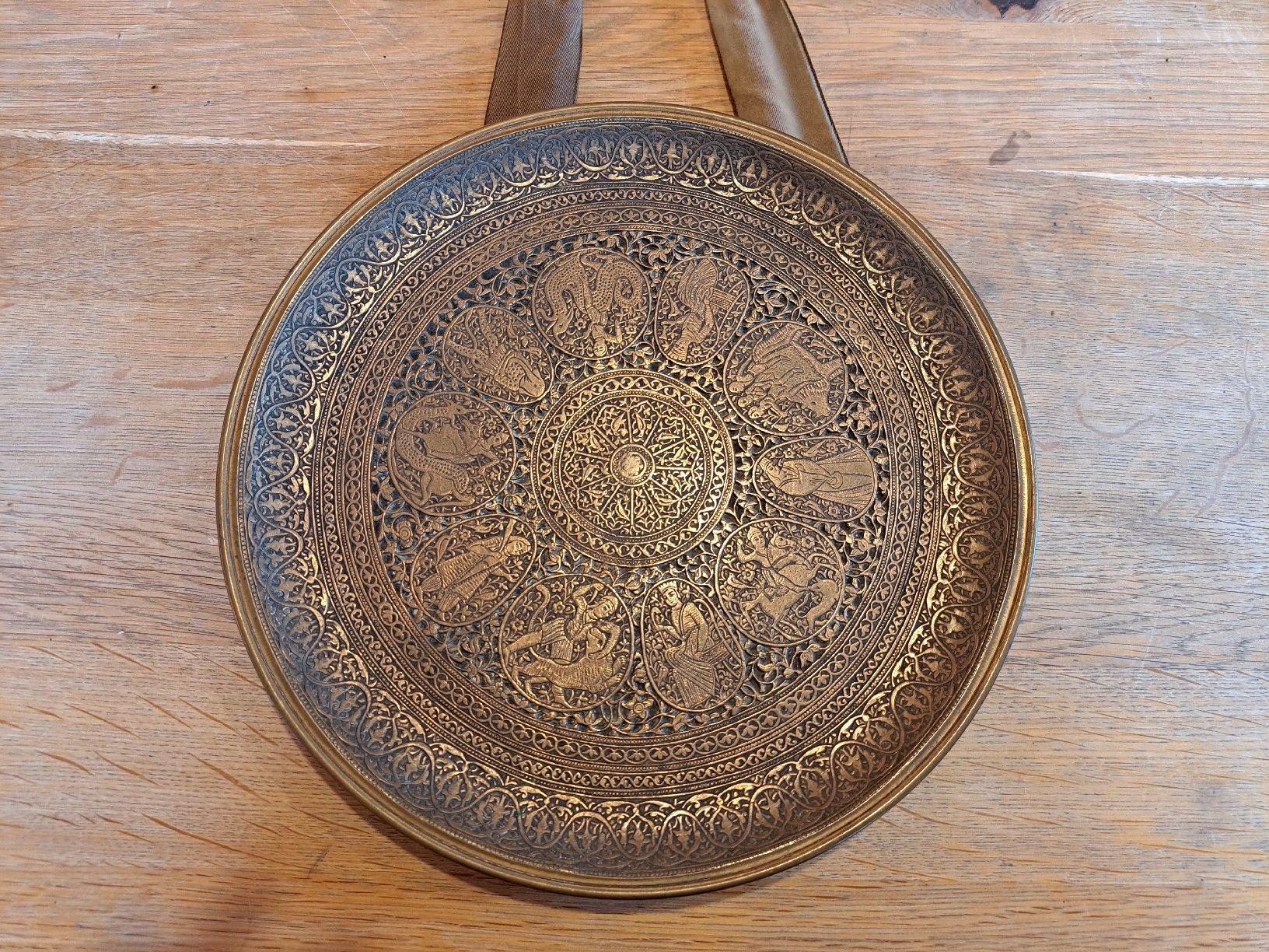 Piatti: Antiker Teller aus Bronze – Usato da Rehetobel venduto da hobirot01 9