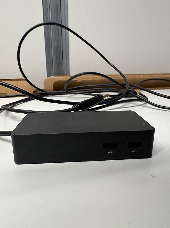 Microsoft Dockingstation: Microsoft Surface Dock mit 2x DisplayPort Kabel – Gebraucht aus Schübelbach von Rahnmont 1