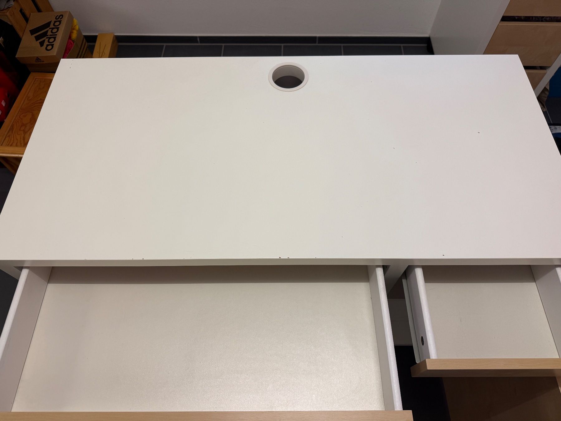 Ikea Scrivanie: Ikea Schreibtisch – Usato da Wiesendangen venduto da Fastwi 2