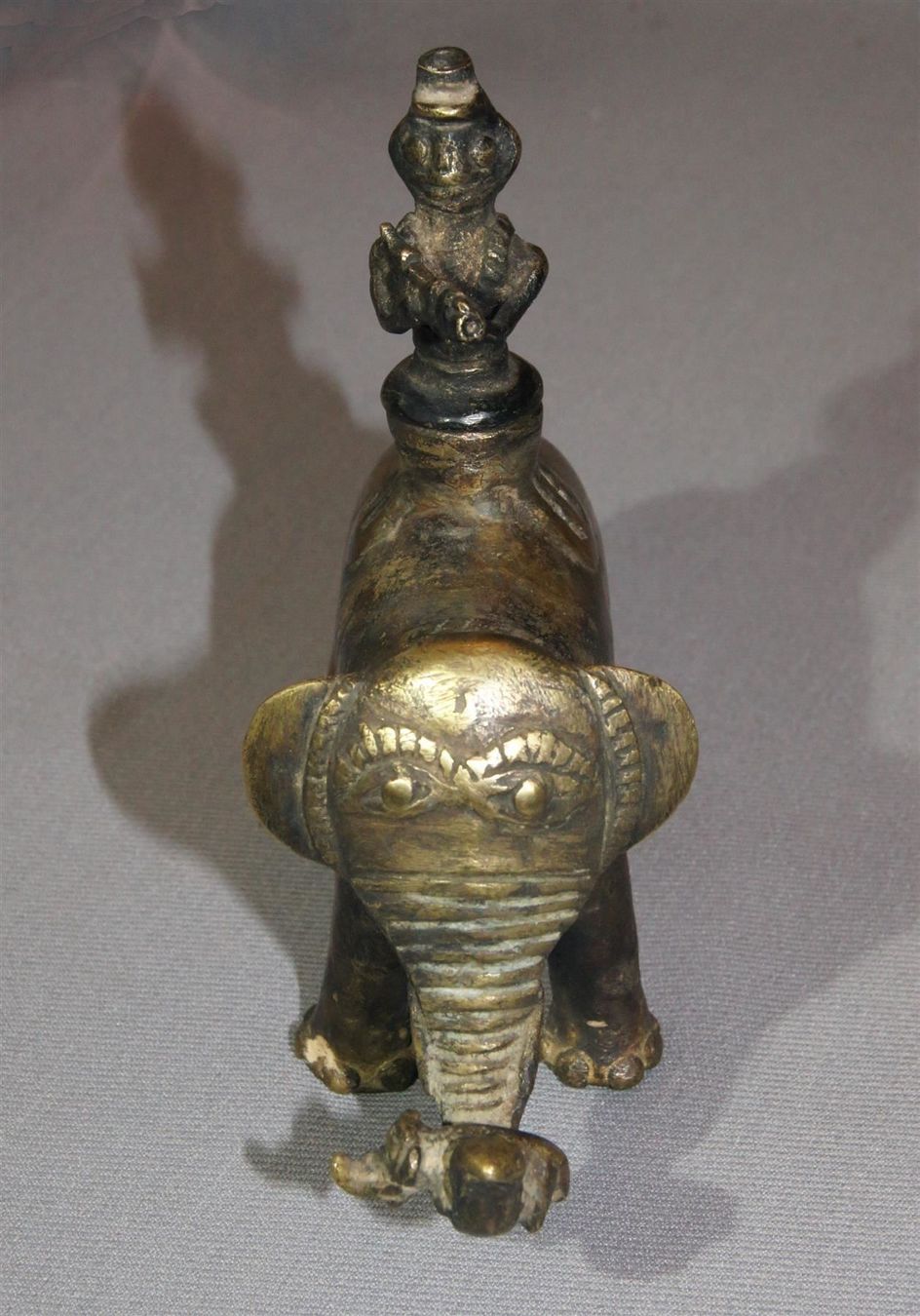 Sculture & Statue: Bronze-Elefant mit bewaffnetem Reiter – Usato da Geroldswil venduto da ARTEFACTO 4